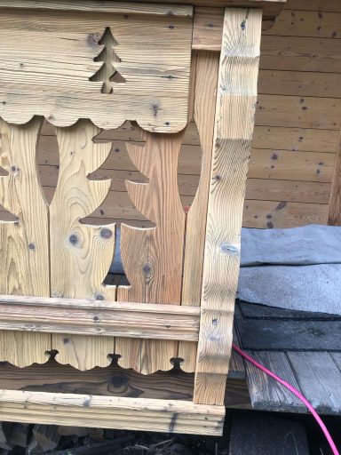 Sablage de garde-corps en bois